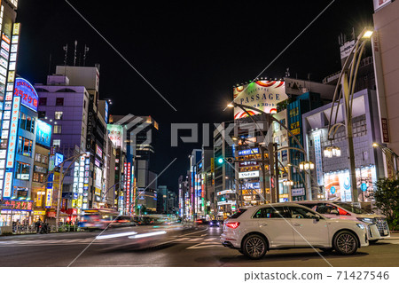 日本,上野,東京的東京都市風景。 “上野4丁目”,上野阿布·阿布·上野,松坂屋上野商店等的視圖 日本,上野,東京的東京都市風景。 “上野4丁目”,上野阿布·阿布·上野,松坂屋上野商店等的視圖 71427546