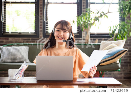 Young woman telework 71428659