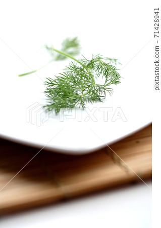 Dill Dill 71428941