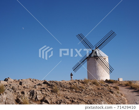 Travel to Spain (white windmill in La Mancha) 71429410