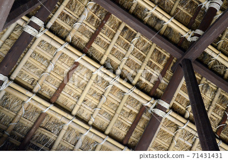 A roof A roof 71431431