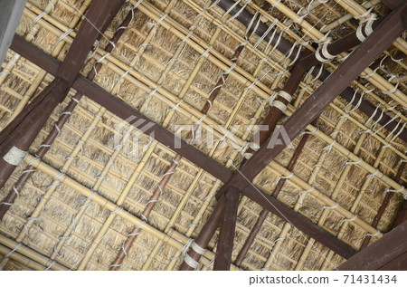 A roof A roof 71431434