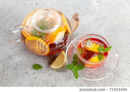 Traditional fruit tea 71433404