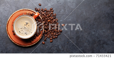 Espresso coffee and roasted beans 71433421