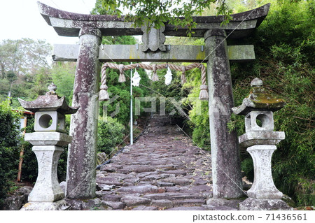 Inasa Shrine approach Inasa Shrine approach 71436561
