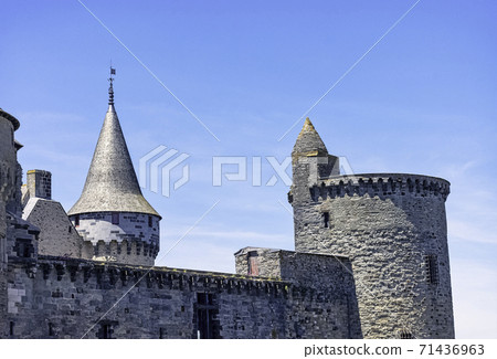 Medieval castle in the town of Vitre, France 71436963