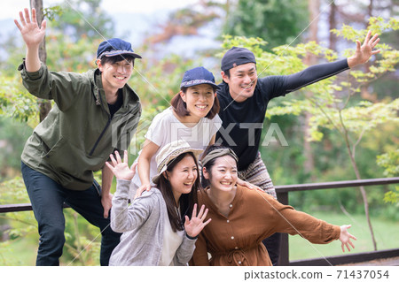 Friends who came to the camp Friends who came to the camp 71437054