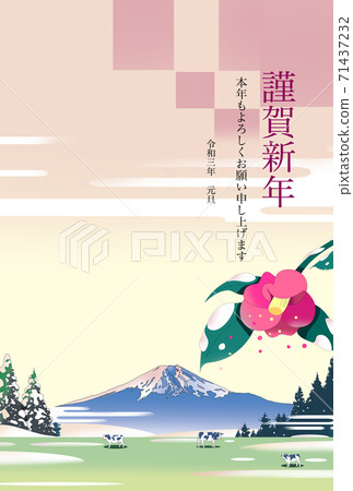 New Year template, ranch cows and Mt. Fuji in the morning sun 71437232