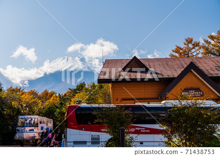 山梨縣秋葉季節山中湖村森林站 71438753