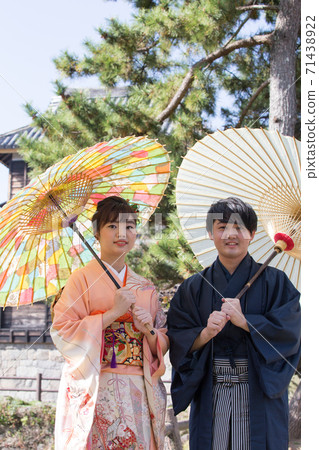 Wearing a kimono and strolling around Hiji 71438922