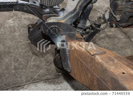 Weld Car Chassis and Lower Arm and Shock Absorber Weld Car Chassis and Lower Arm and Shock Absorber 71440559