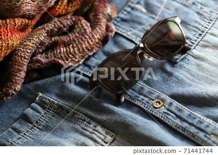 Denim shirt, knit snood and sunglasses autumn outfit fashion Denim shirt, knit snood and sunglasses autumn outfit fashion 71441744
