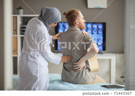 Patient complaining of back pain Patient complaining of back pain 71443567