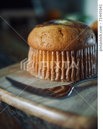 自製藍莓鬆餅和蛋糕 自製藍莓鬆餅和蛋糕 71445841