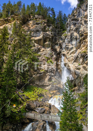 Waterfall in Vanoise national Park, French alps Waterfall in Vanoise national Park, French alps 71447321