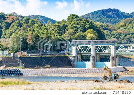 靜岡縣伊豆之國市鹿野河護岸工程 靜岡縣伊豆之國市鹿野河護岸工程 71448150