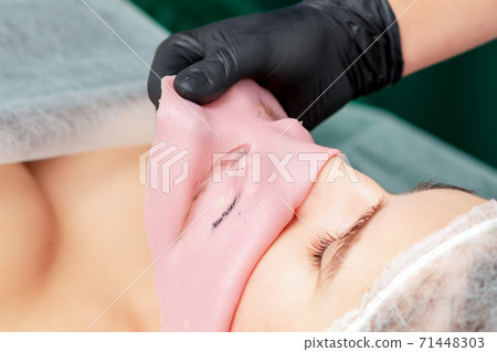 Removing alginate mask. 71448303