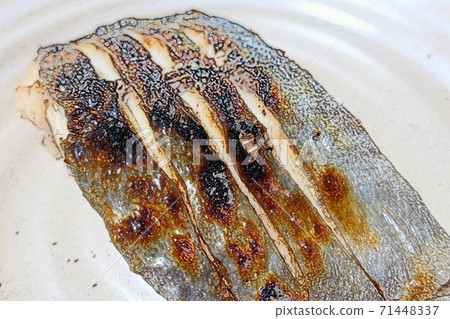 Home-style and simple home-cooked "salt-grilled striped jack" colored pencil drawing style 71448337