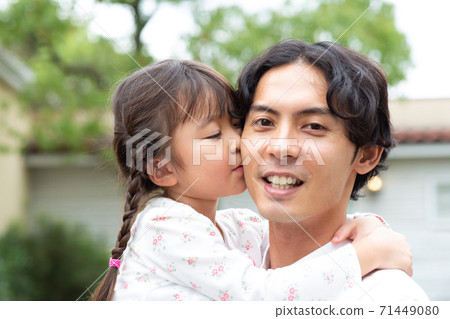 Young dad and girl 71449080
