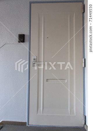 出租公寓的入口門 71449550