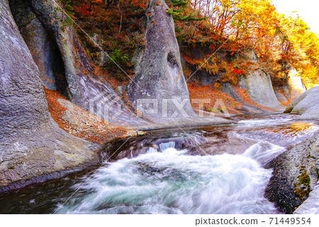 Fukiware Falls mountain stream 71449554