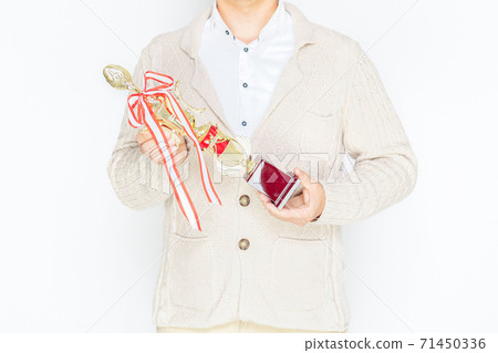 A man with a trophy 71450336