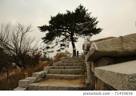 Hanyang, Doseong, Sunseong-gil, Seonggwak-gil, Train Rock, Autumn Hanyang, Doseong, Sunseong-gil, Seonggwak-gil, Train Rock, Autumn 71450656
