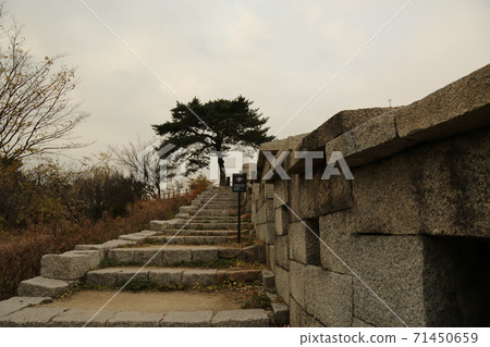 Hanyang, Doseong, Sunseong-gil, Seonggwak-gil, Train Rock, Autumn Hanyang, Doseong, Sunseong-gil, Seonggwak-gil, Train Rock, Autumn 71450659