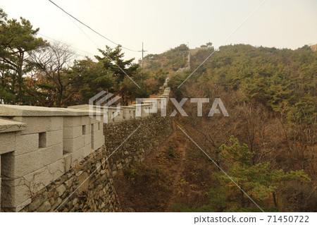 Hanyang, Doseong, Sunseong-gil, Seonggwak-gil, Train Rock, Autumn 71450722