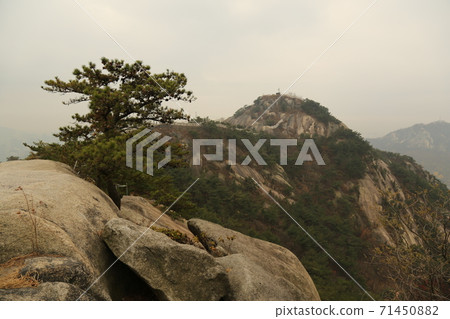 漢陽.都城.順城路.嘎查岩.風景.秋天.細塵。 漢陽.都城.順城路.嘎查岩.風景.秋天.細塵。 71450882