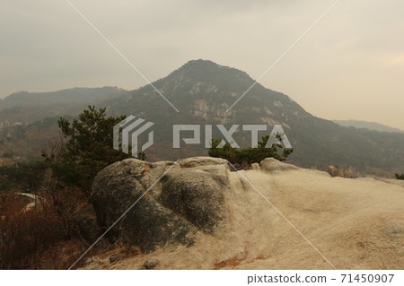 漢陽.都城.順城路.嘎查岩.風景.秋天.細塵。 漢陽.都城.順城路.嘎查岩.風景.秋天.細塵。 71450907