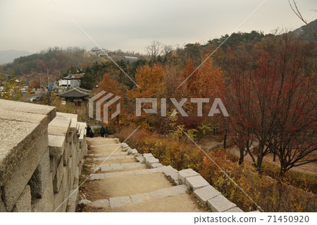 漢陽.都城.順城路.嘎查岩.風景.秋天.細塵。 漢陽.都城.順城路.嘎查岩.風景.秋天.細塵。 71450920