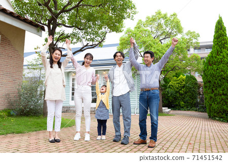 Good friend 3 generations family 71451542