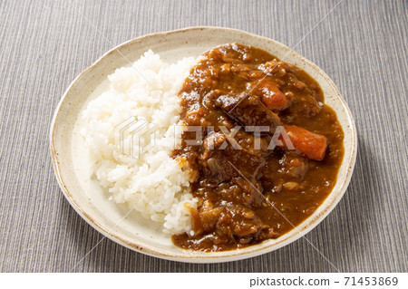 Beef curry rice. 71453869