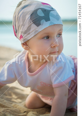 beach, child, girl 71454167