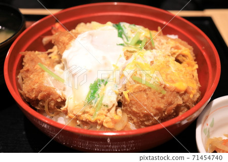 A mixed bowl of delicious pork cutlet and fried shrimp A mixed bowl of delicious pork cutlet and fried shrimp 71454740