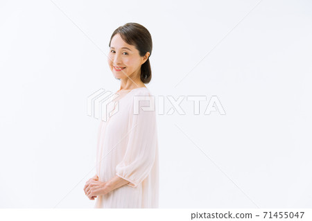 高級女性肖像白色背景 71455047