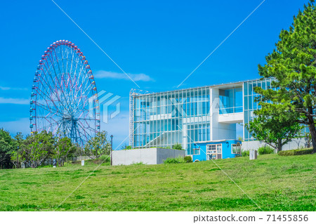 Tokyo Sea Life Park Square, Ferris Wheel and Light Blue Wagon Car 71455856