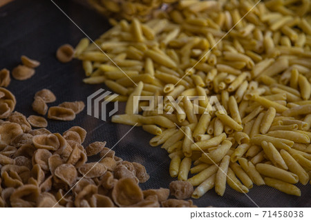 Orecchiette made in Strada Arco Basso in Bari, Italy Orecchiette made in Strada Arco Basso in Bari, Italy 71458038