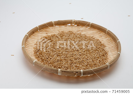 Oats in a bamboo dish on white background Oats in a bamboo dish on white background 71459005