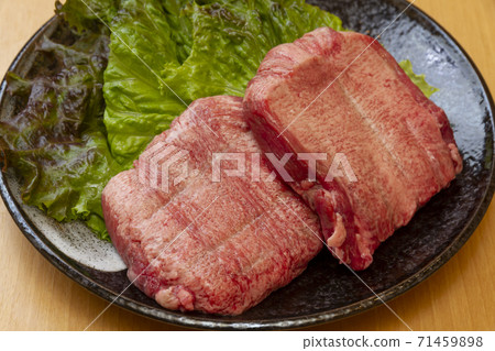 厚切成薄片的牛舌（從略下方） 71459898