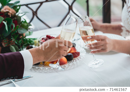 Glasses with champagne drink in bride and groom Glasses with champagne drink in bride and groom 71461567