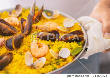 Popular Spanish dish Paella Popular Spanish dish Paella 71464071