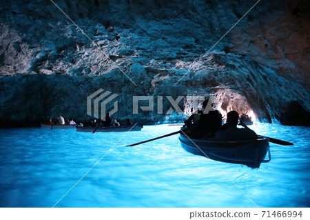 Blue Grotto (Capri, Italy) Blue Grotto (Capri, Italy) 71466994
