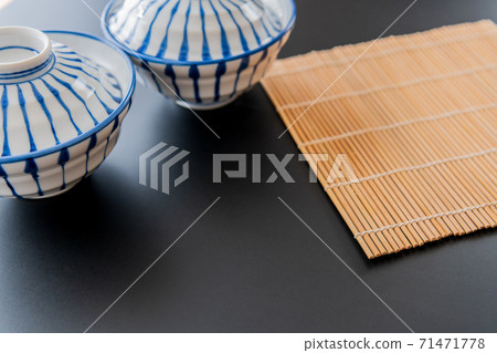 帶蓋碗的日本碗形象 帶蓋碗的日本碗形象 71471778