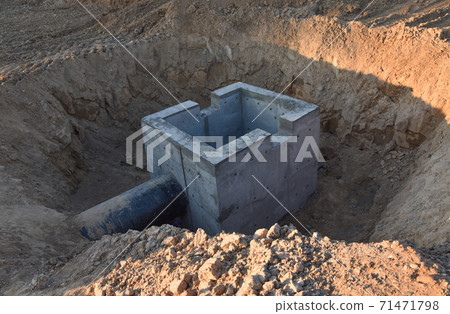 Construction of stormwater pits, sanitary sewer system distribution chamber and pump station. Construction of stormwater pits, sanitary sewer system distribution chamber and pump station. 71471798