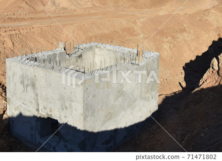 Construction of stormwater pits, sanitary sewer system distribution chamber and pump station.  71471802