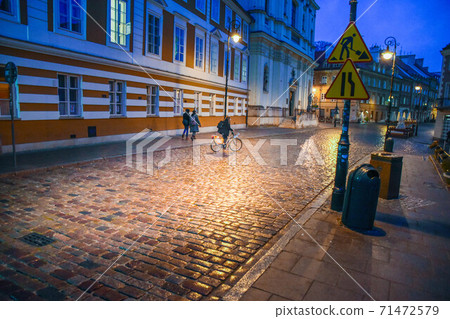 Warsaw dusk Warsaw dusk 71472579