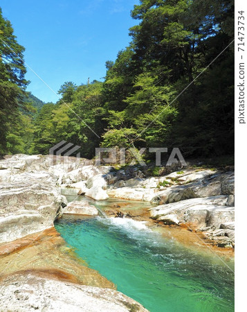 愛媛縣久馬高原町的大河川谷和藍天 愛媛縣久馬高原町的大河川谷和藍天 71473734