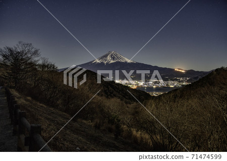 Mt. Fuji from Misaka Pass at night in Yamanashi Prefecture 71474599